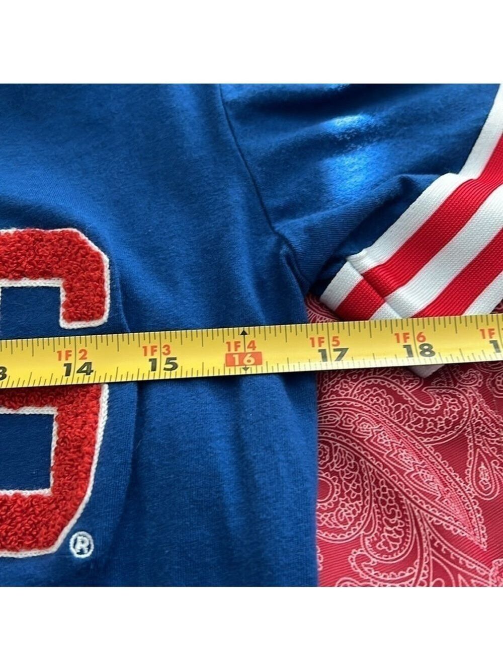 CHICAGO CUBS fan shirt. V-neck. Size medium. Excellent condition - Picture 7 of 8